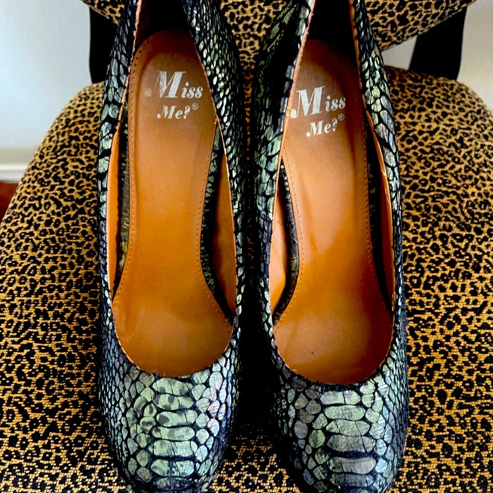 Gorgeous Green And Black Python Platform Heels - image 2